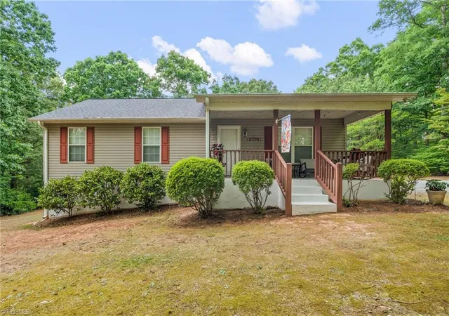 Photo 5 of Single family home for sale at 143 Shimmer Dr, Lexington, NC 27292 | MLS# 1223912 | Listing updated on 2026-09-03
