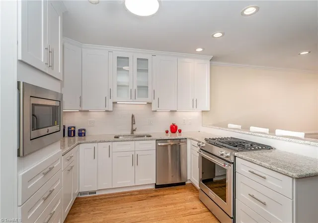 3rd image of 3 Folkstone Dr, Greensboro, NC 27403 | MLS# 1203910