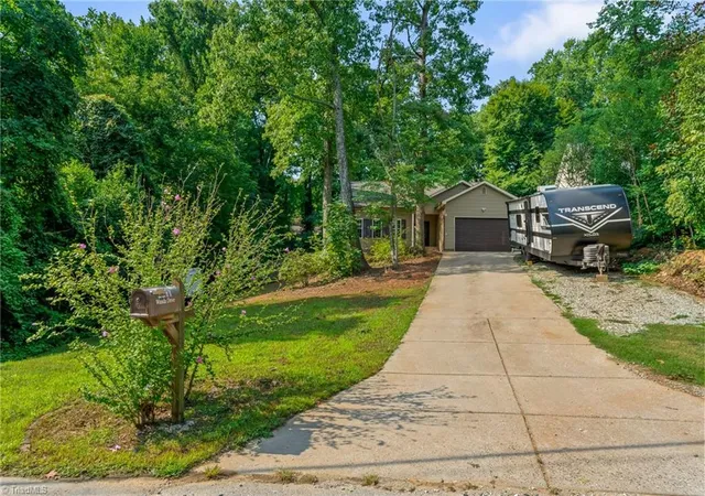 2nd image of 2211 Wanda Dr, Greensboro, NC 27408 | MLS# 1231377