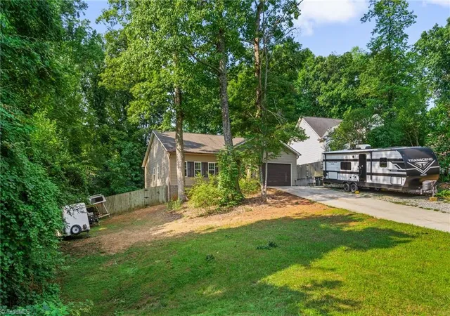 Photo 3 of Sale Pending at 2211 Wanda Dr, Greensboro, NC 27408 | MLS# 1231377 | Listing updated on 2026-09-05