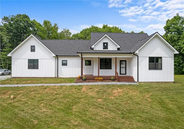 Homes for sale in Sparta, NC | 287 Wolfe Rd, Sparta, NC 28675 | MLS# 1226546