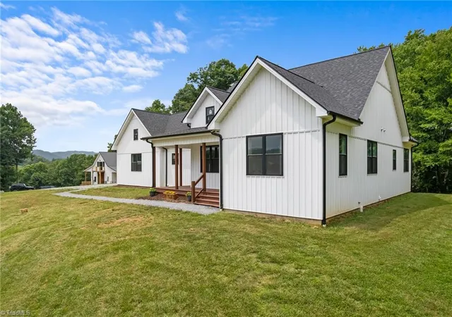 Homes for sale in Sparta, NC | 287 Wolfe Rd, Sparta, NC 28675 | MLS# 1226546
