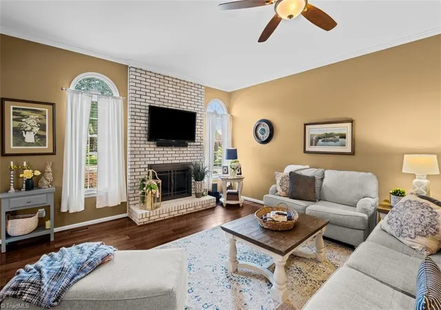Photo 4 of Sale Pending at 1210 Suncrest Dr, High Point, NC 27265 | MLS# 1231106 | Listing updated on 2026-09-23