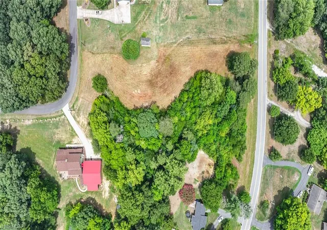 Photo 3 of Sale Pending at 1859 Georgetown Rd, Kernersville, NC 27284 | MLS# 1228045 | Listing updated on 2026-09-20