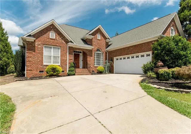 Photo 2 of Single family home for sale at 4617 Kellys Trl, Winston Salem, NC 27101 | MLS# 1227489 | Listing updated on 2026-08-30