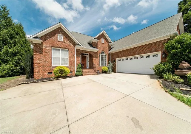 Photo 3 of Single family home for sale at 4617 Kellys Trl, Winston Salem, NC 27101 | MLS# 1227489 | Listing updated on 2026-08-30