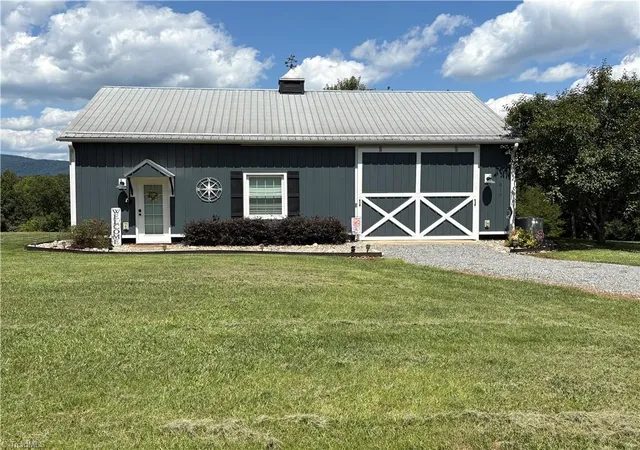 Photo 4 of Single family home for sale at 910 Hanks St, Traphill, NC 28685 | MLS# 1233284 | Listing updated on 2026-08-27