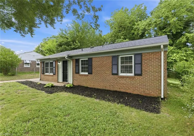 Homes for sale in Greensboro, NC | 908 Ashe St, Greensboro, NC 27406 | MLS# 1222157