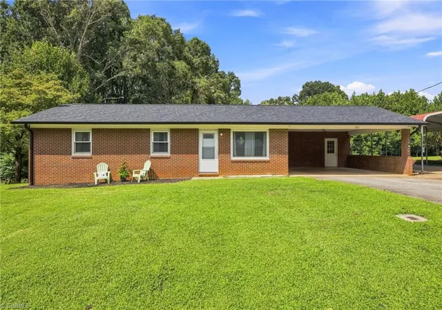 Photo 3 of Sale Pending at 222 Easton Dr, North Wilkesboro, NC 28659 | MLS# 1231092 | Listing updated on 2026-08-23