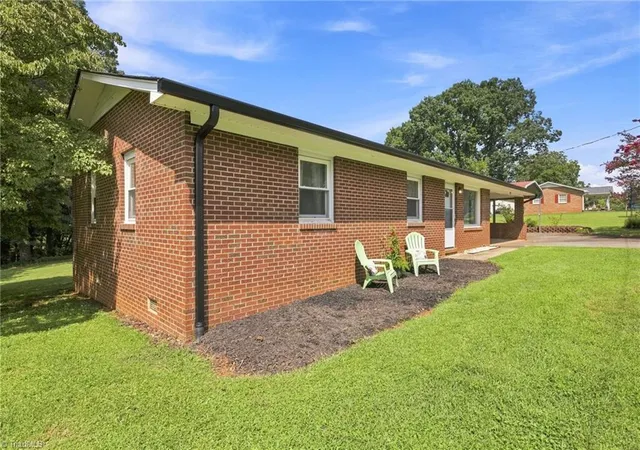 Photo 4 of Sale Pending at 222 Easton Dr, North Wilkesboro, NC 28659 | MLS# 1231092 | Listing updated on 2026-08-23