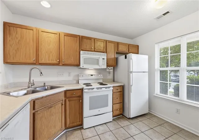 4th image of 29 Tannenbaum Cir, Greensboro, NC 27410 | MLS# 1224371