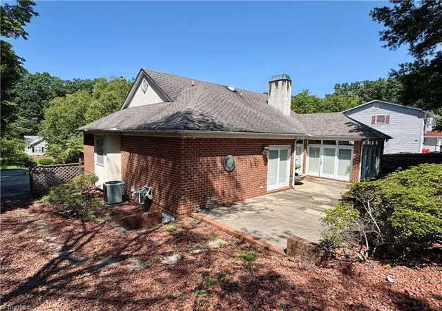 Photo 3 of Single family home for sale at 1401 Plantation Cir, Asheboro, NC 27205 | MLS# 1233294 | Listing updated on 2026-10-05
