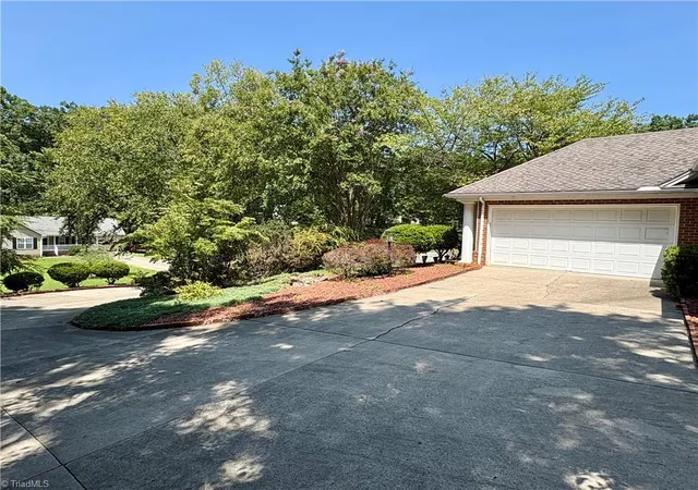 Photo 4 of Single family home for sale at 1401 Plantation Cir, Asheboro, NC 27205 | MLS# 1233294 | Listing updated on 2026-10-05