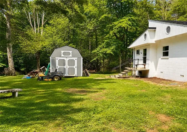 Homes for sale in Sparta, NC | 54 Wagonwheel Wy, Sparta, NC 28675 | MLS# 1225705