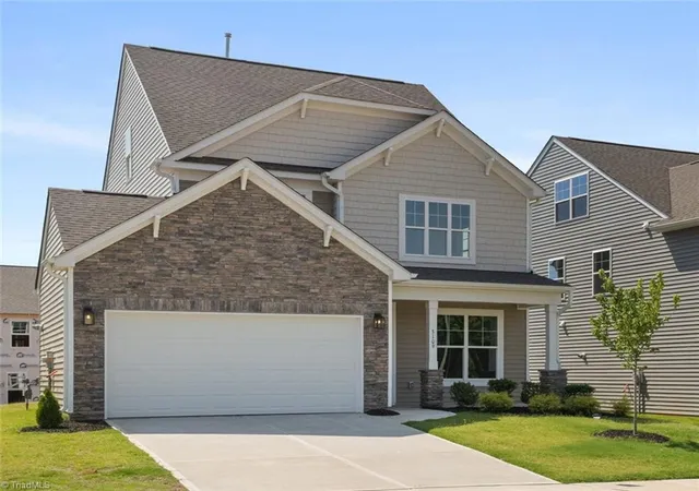 Photo 2 of Sale Pending at 3109 Hayes Village Rd, Greensboro, NC 27405 | MLS# 1230641 | Listing updated on 2026-09-11