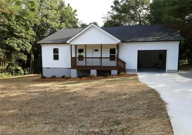 Homes for sale in Thomasville, NC | 1213 Hillcrest Dr, Thomasville, NC 27360 | MLS# 1225220