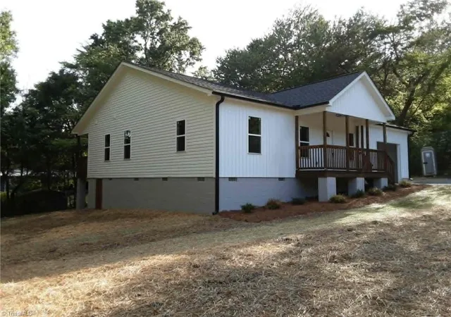 Homes for sale in Thomasville, NC | 1213 Hillcrest Dr, Thomasville, NC 27360 | MLS# 1225220