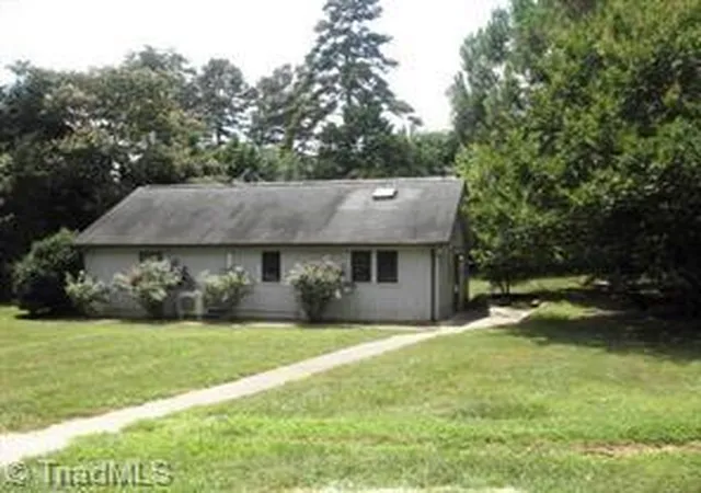 Photo 3 of Single family home for sale at 4162 Glenn Hi Rd, Winston Salem, NC 27107 | MLS# 1233922 | Listing updated on 2026-08-29