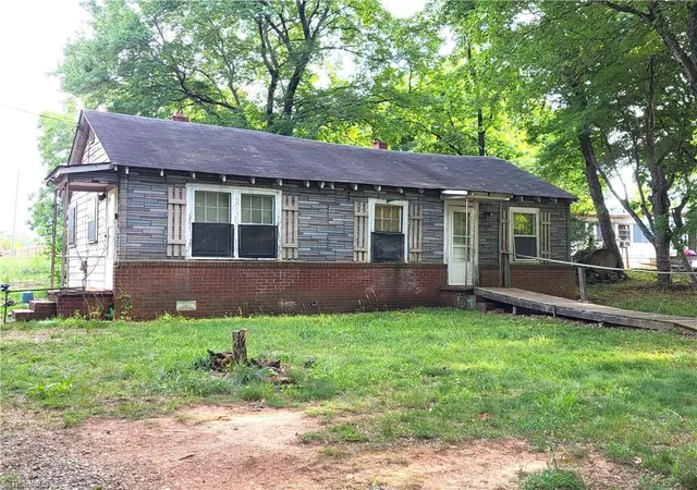 Homes for sale in Lexington, NC | 109 S Avondale Rd, Lexington, NC 27292 | MLS# 1223941