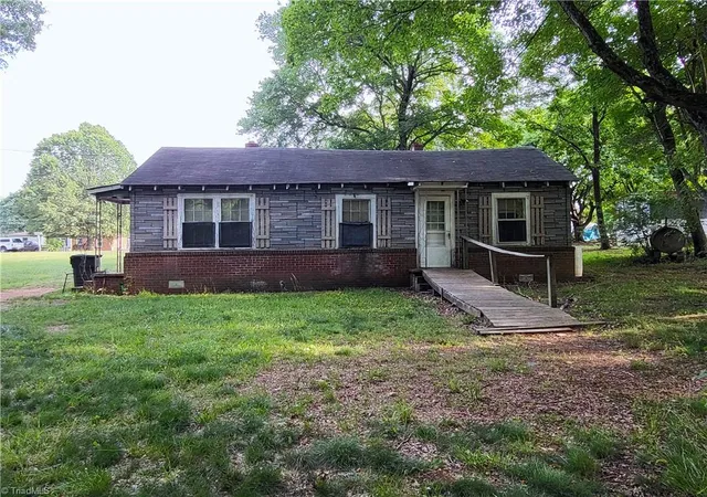 Homes for sale in Lexington, NC | 109 S Avondale Rd, Lexington, NC 27292 | MLS# 1223941