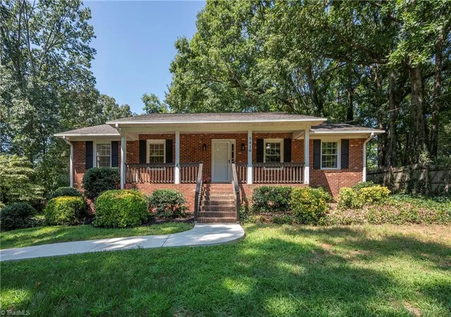 Photo 1 of Single family home for sale at 5410 Nestleway Dr, Clemmons, NC 27012 | MLS# 1233509 | Listing updated on 2026-08-27
