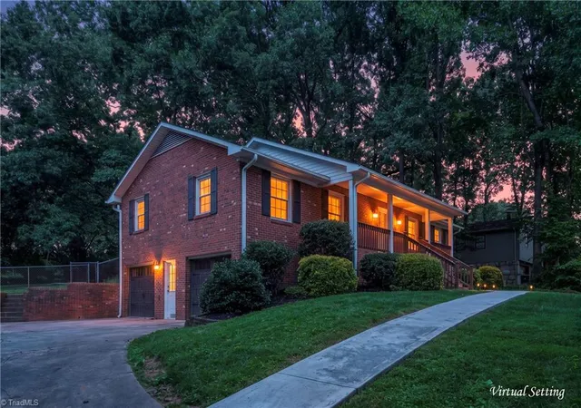 Photo 4 of Single family home for sale at 5410 Nestleway Dr, Clemmons, NC 27012 | MLS# 1233509 | Listing updated on 2026-08-27