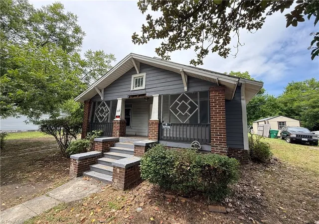 Photo 2 of Single family home for sale at 328 Ennis St, High Point, NC 27260 | MLS# 1226798 | Listing updated on 2026-09-10