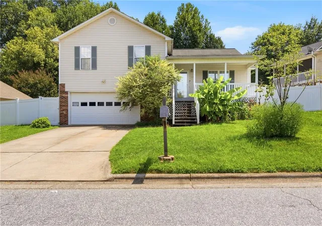 2nd image of 1448 Hawkcrest Ln, Winston Salem, NC 27127 | MLS# 1231534