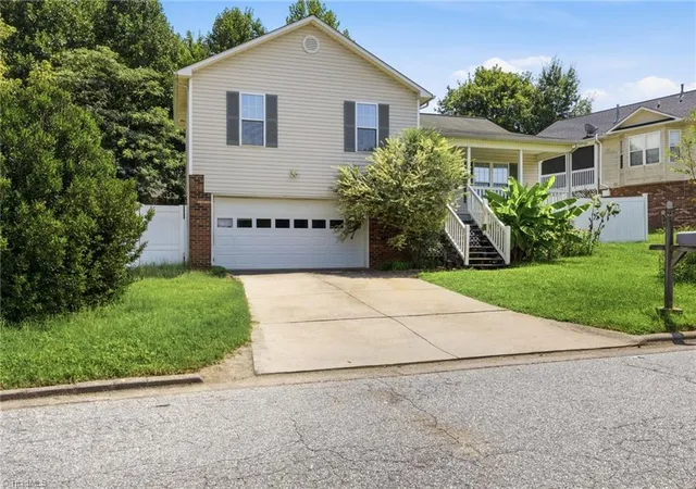 3rd image of 1448 Hawkcrest Ln, Winston Salem, NC 27127 | MLS# 1231534