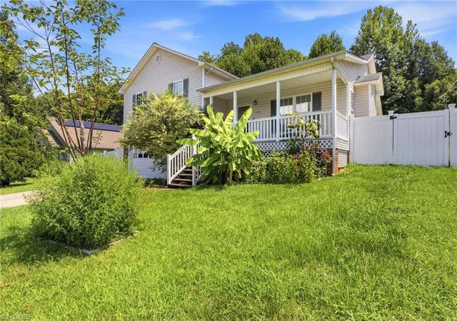 4th image of 1448 Hawkcrest Ln, Winston Salem, NC 27127 | MLS# 1231534