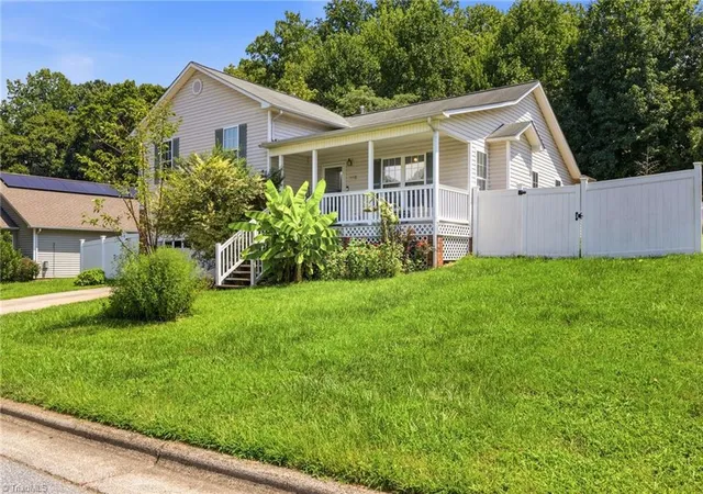 5th image of 1448 Hawkcrest Ln, Winston Salem, NC 27127 | MLS# 1231534
