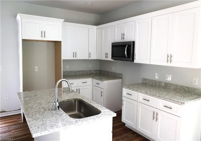 4th image of 2519 Harley Dr, Greensboro, NC 27406 | MLS# 1227738