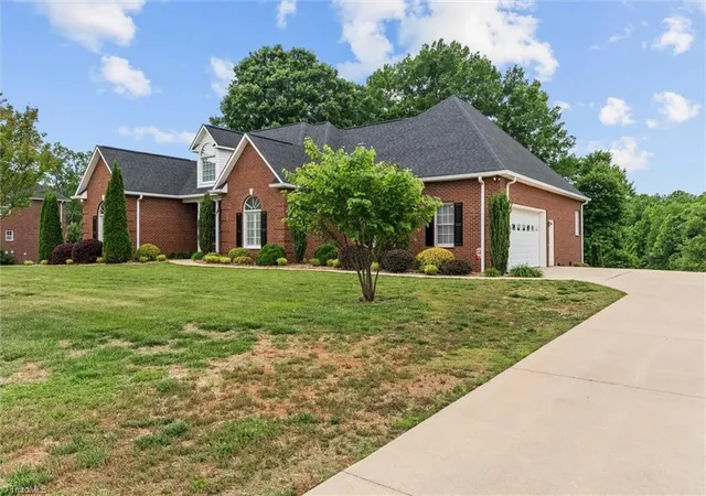 Photo 3 of Single family home for sale at 139 Morning Dove Ln, Statesville, NC 28625 | MLS# 1219120 | Listing updated on 2026-09-28