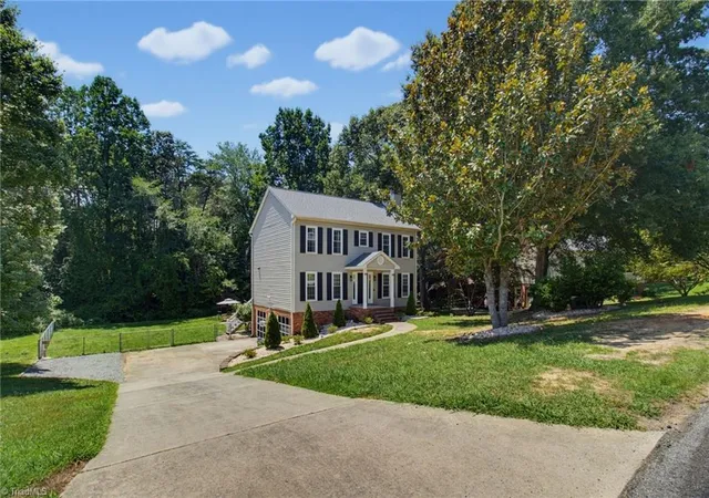 Photo 2 of Single family home for sale at 6013 Stone Blf Dr, Clemmons, NC 27012 | MLS# 1228394 | Listing updated on 2026-08-29