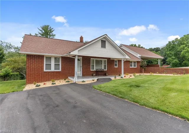 Photo 2 of Single family home for sale at 290 Riverview Dr, Sparta, NC 28675 | MLS# 1228396 | Listing updated on 2026-07-27