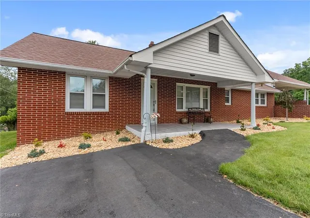 Photo 3 of Single family home for sale at 290 Riverview Dr, Sparta, NC 28675 | MLS# 1228396 | Listing updated on 2026-07-27