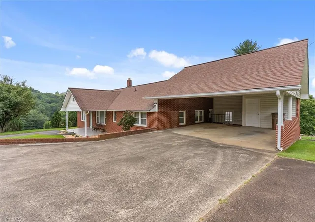 Photo 5 of Single family home for sale at 290 Riverview Dr, Sparta, NC 28675 | MLS# 1228396 | Listing updated on 2026-07-27