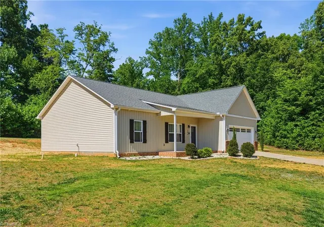 Photo 2 of Single family home for sale at 184 Watering Trough Rd, Statesville, NC 28677 | MLS# 1222029 | Listing updated on 2026-08-13