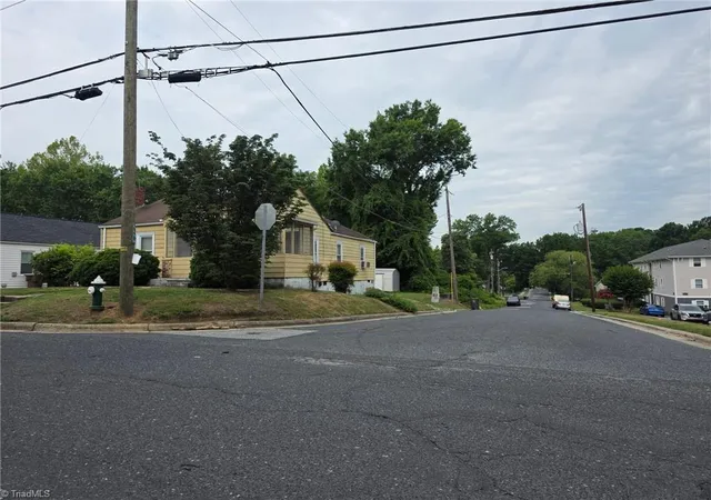 2nd image of 600 Warren St, Greensboro, NC 27403 | MLS# 1230338