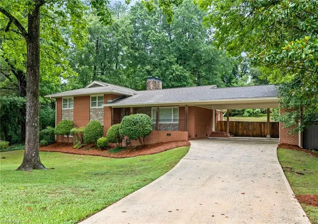 Photo 2 of Single family home for sale at 1116 Wynnewood Ave, High Point, NC 27262 | MLS# 1228497 | Listing updated on 2026-09-16