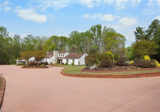 3rd image of 391 Lake Hill Dr, Thomasville, NC 27360 | MLS# 1215760