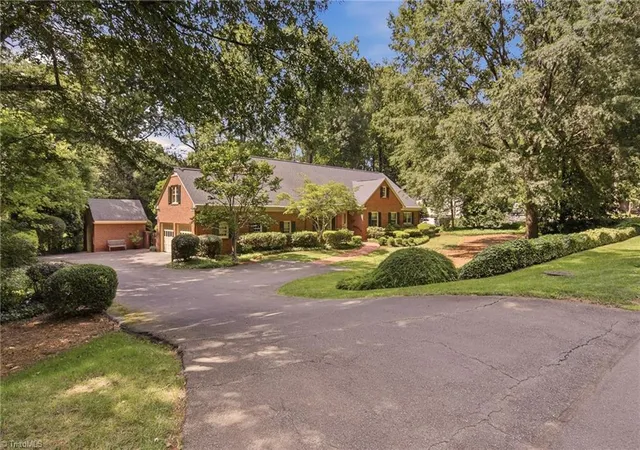 2nd image of 930 Wellington Rd, Winston Salem, NC 27106 | MLS# 1230028