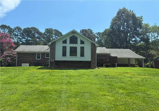 Photo 3 of Single family home for sale at 4704 Chesterton Dr, Greensboro, NC 27406 | MLS# 1230711 | Listing updated on 2026-09-18