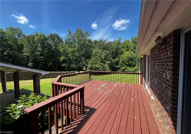 Photo 4 of Single family home for sale at 4704 Chesterton Dr, Greensboro, NC 27406 | MLS# 1230711 | Listing updated on 2026-09-18
