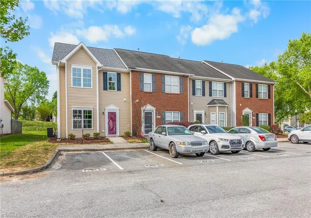 2nd image of 1633 Olivers Crossing Cir, Winston Salem, NC 27127 | MLS# 1215513