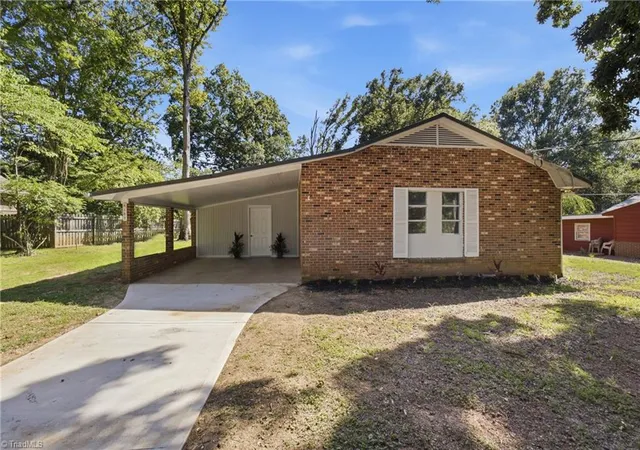 Photo 1 of Single family home for sale at 6132 Arden Dr, Clemmons, NC 27012 | MLS# 1229893 | Listing updated on 2026-09-15