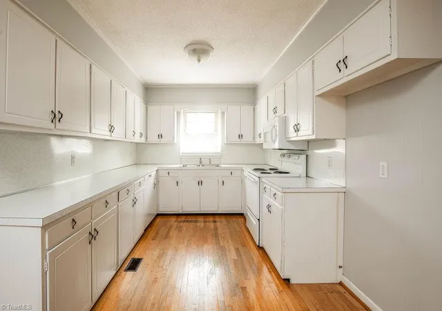 Photo 4 of Sale Pending at 6224 Weant Rd, Archdale, NC 27263 | MLS# 1233317 | Listing updated on 2026-09-14