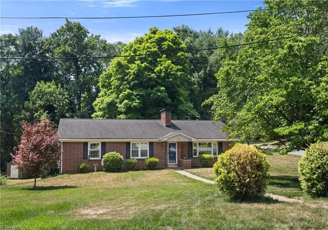 2nd image of 1734 Lancelot Ln, Winston Salem, NC 27103 | MLS# 1225754