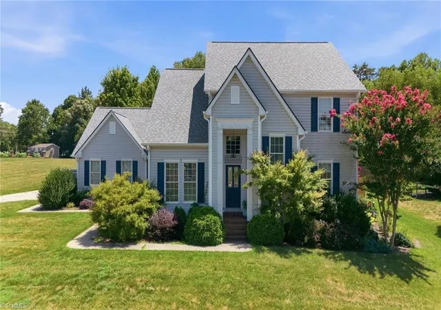 2nd image of 1167 Charleston Dr, Winston Salem, NC 27107 | MLS# 1227167