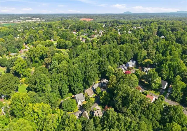 34th image of 4957 Lochraven Dr, Winston Salem, NC 27104 | MLS# 1231785